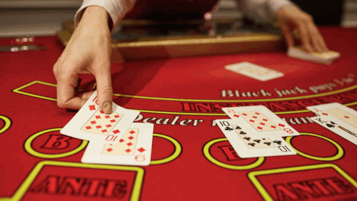 Luật chơi và quy tắc cơ bản trong Cách Chơi Split Bet Poker